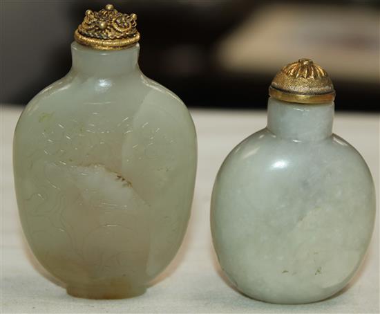 Two Chinese jade snuff bottles, 1800-1900, 4.9cm